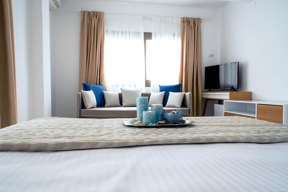 Junior Studio Suite
