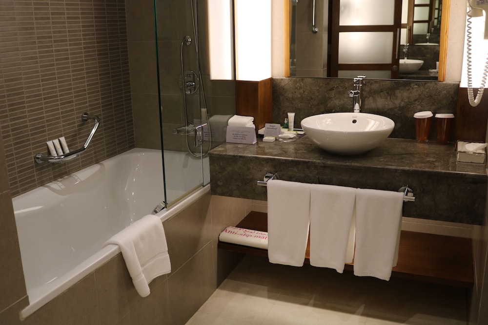 Suite, 1 Bedroom, Balcony - Photo 49