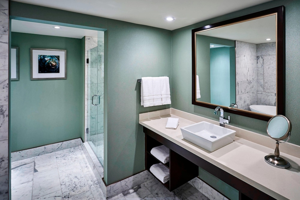 Executive Suite, 1 King Bed with Sofa bed - Photo 6