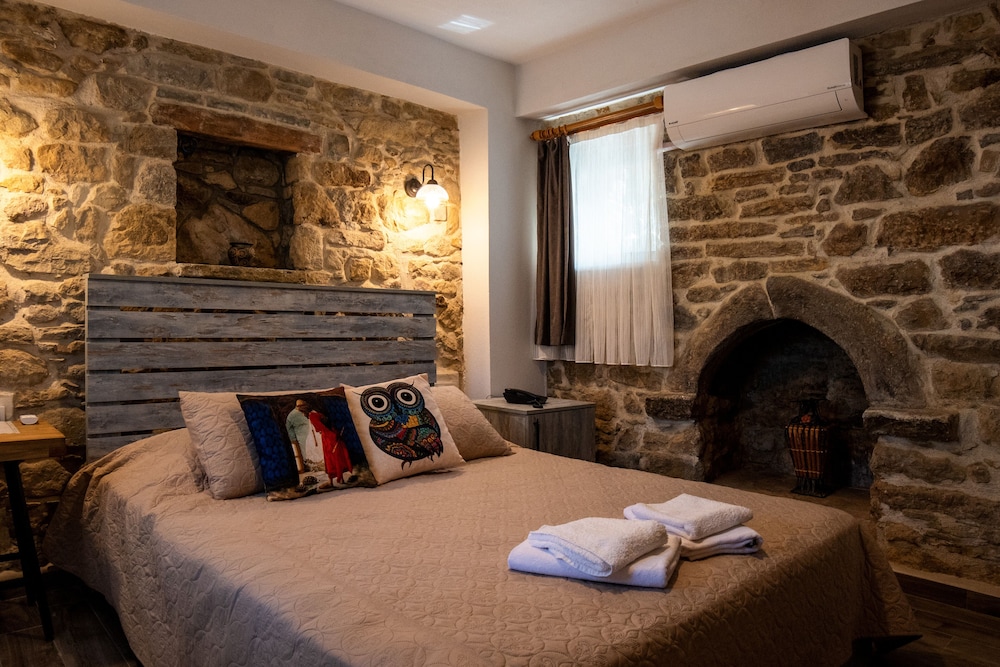 Standard Double Room - Photo 9