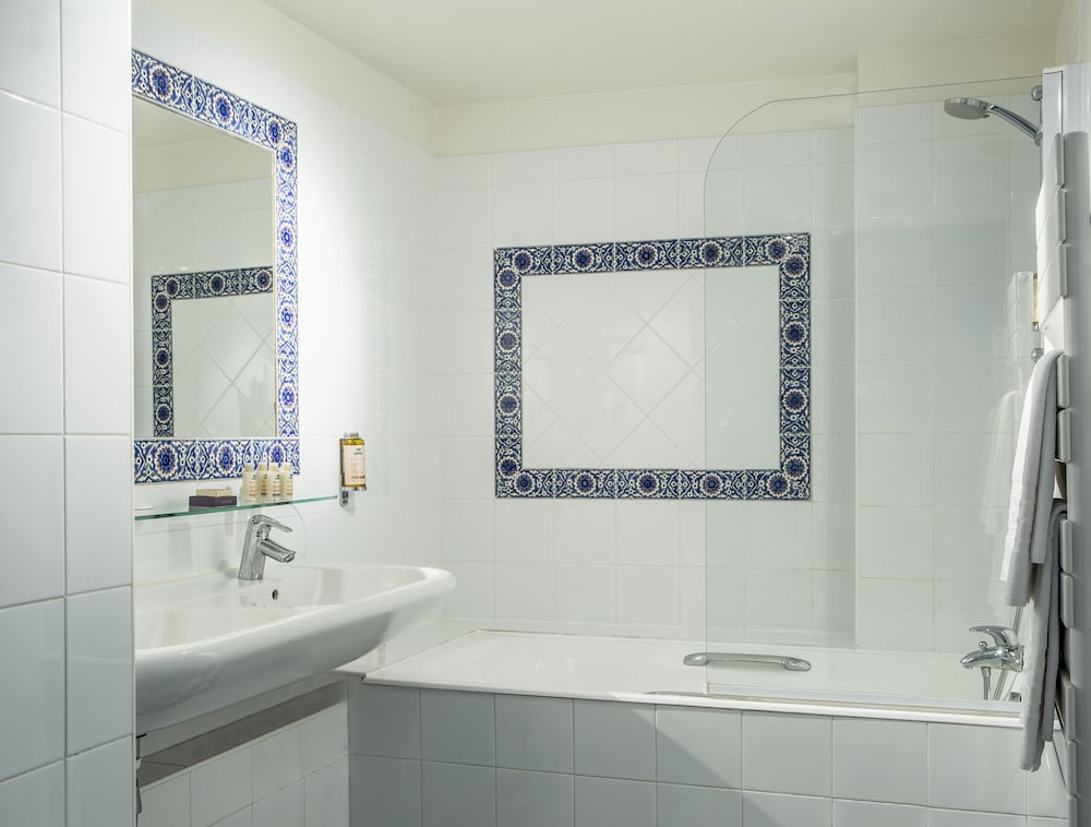 Hôtel d'Orsay bathroom photo