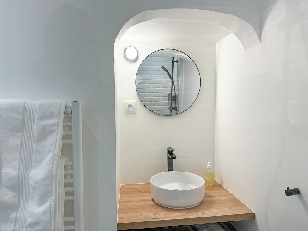 Superior Studio Suite, City View photo 3