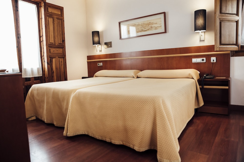 Double Room, City View - Photo 2