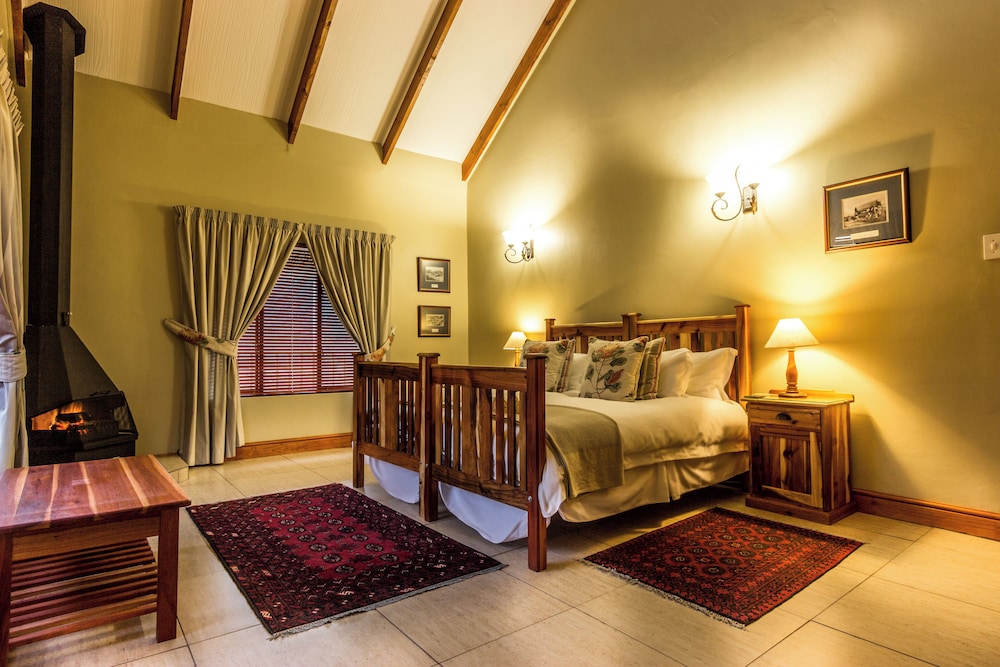 Deluxe Chalet, 2 Bedrooms, Fireplace, Mountain View photo 3