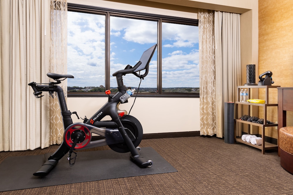 Suite, 1 King Bed (Peloton Bike) - Photo 2