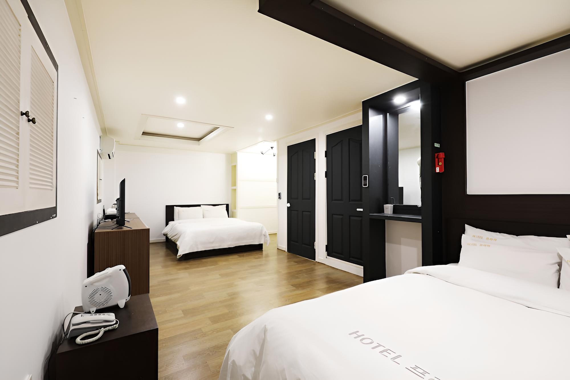Superior Quadruple Room photo 1