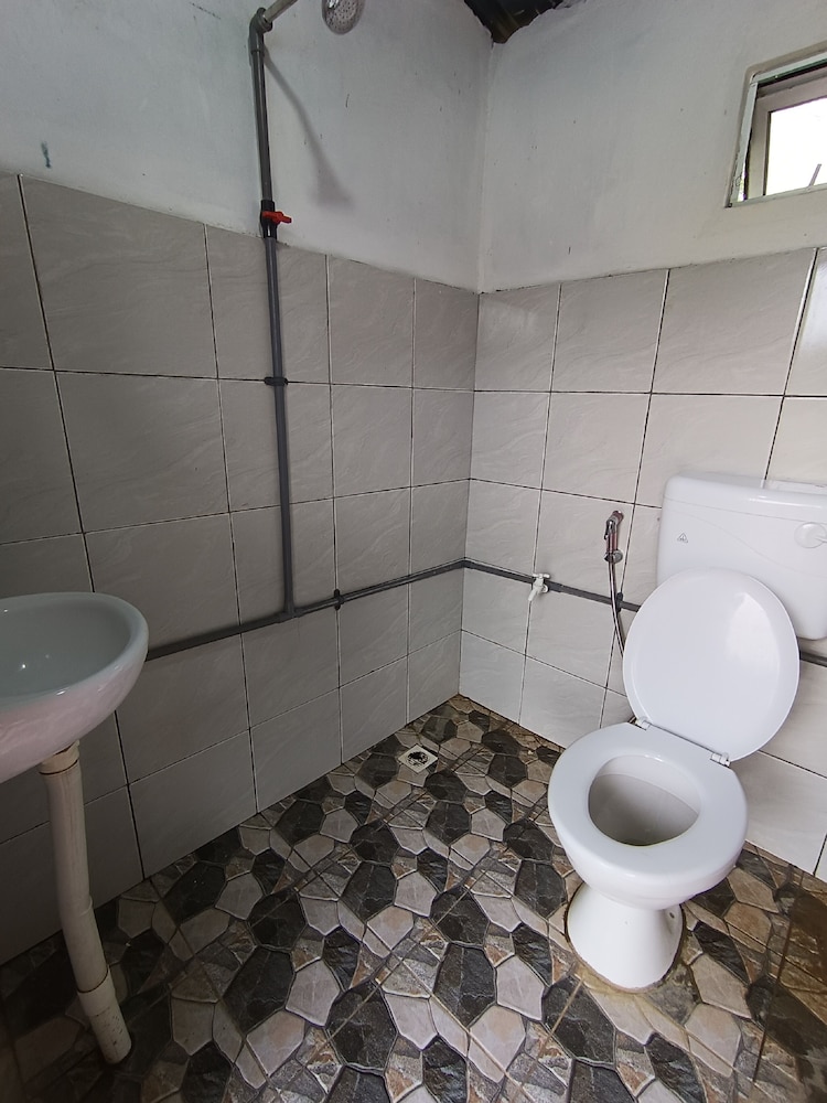 Room, Private Bathroom - Photo 2