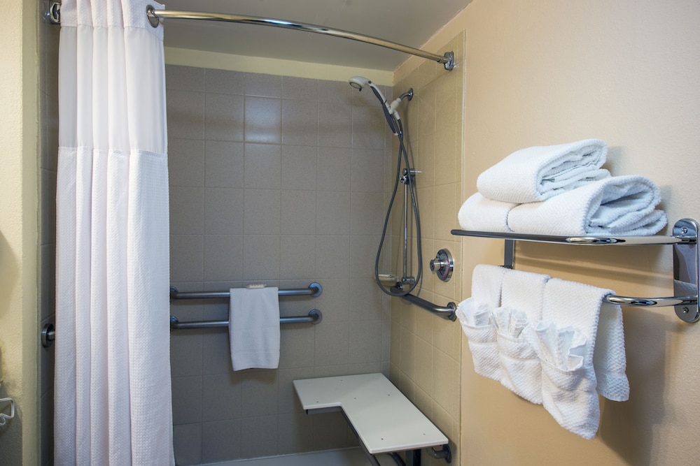 Suite, 1 Bedroom, Accessible Bathtub, Kitchen (Mobility Tub) - Photo 1