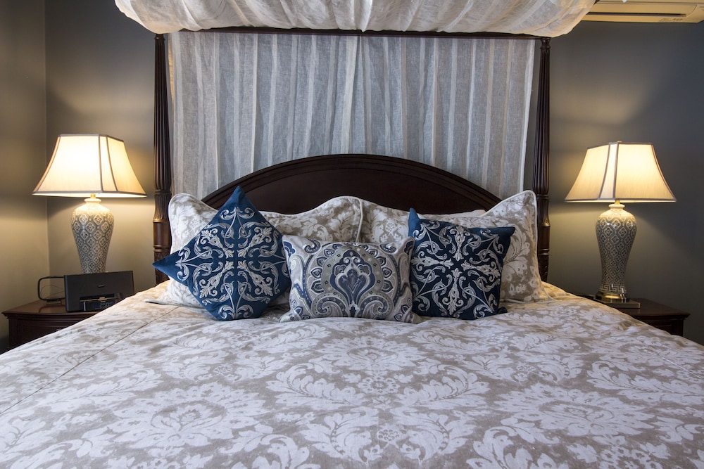 Deluxe Cottage, 1 King Bed photo 3