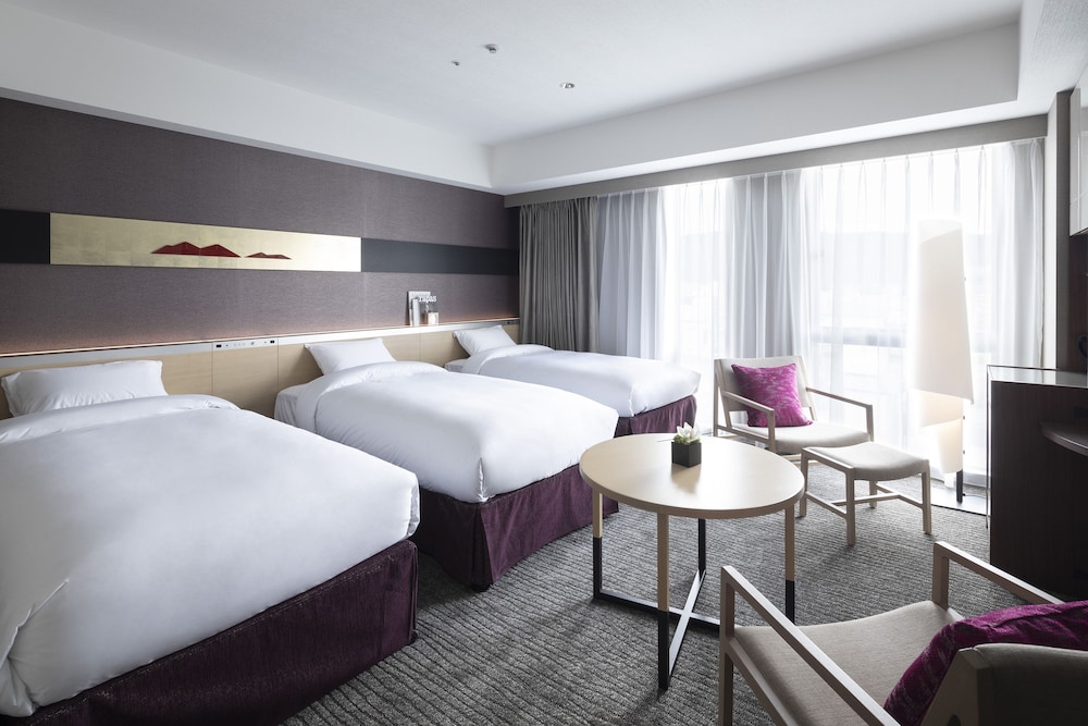 [NON SMOKING] Deluxe Corner Twin Room photo 1