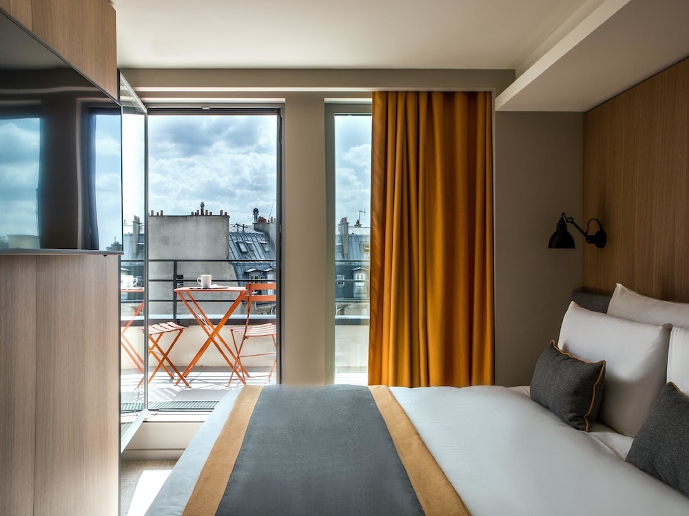 Superior Room, 1 Double Bed, Balcony thumbnail 6