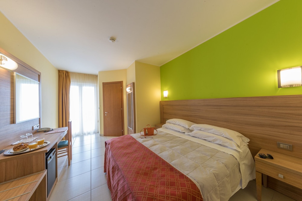 Standard Double Room Single Use photo 1
