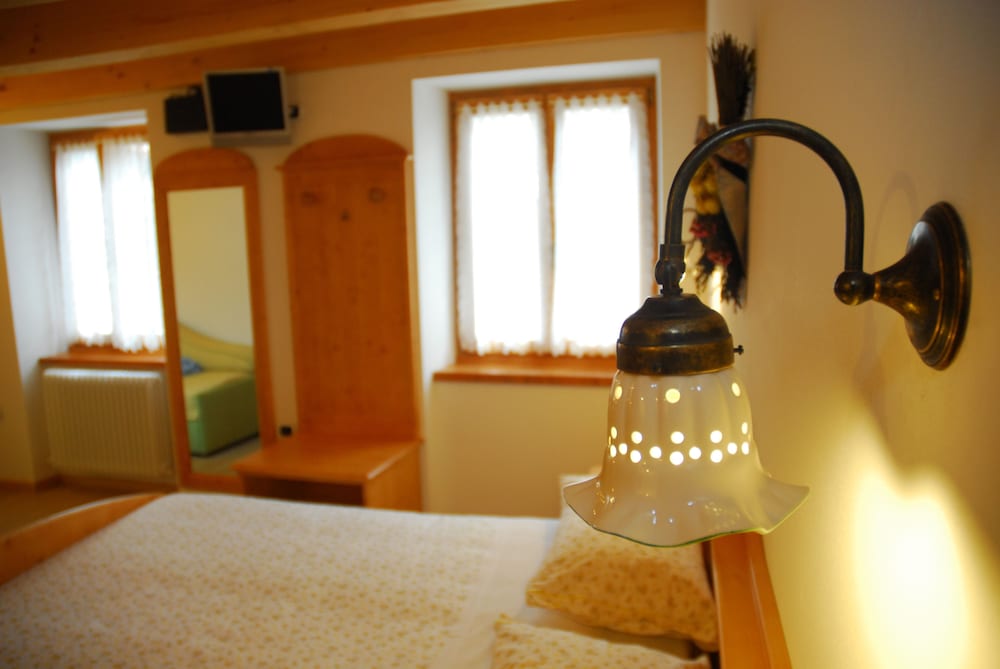 Traditional Quadruple Room, Multiple Beds, Mountain View photo 2