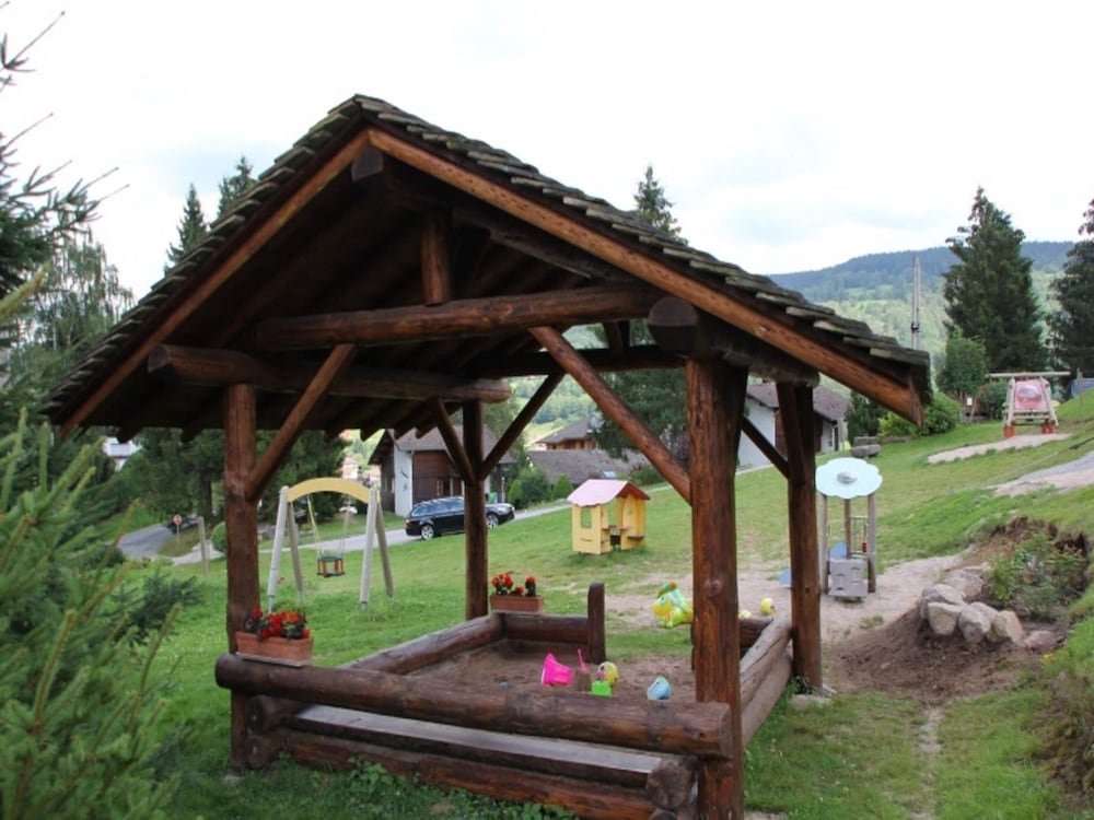 Classic Chalet, 4 Bedrooms photo 2