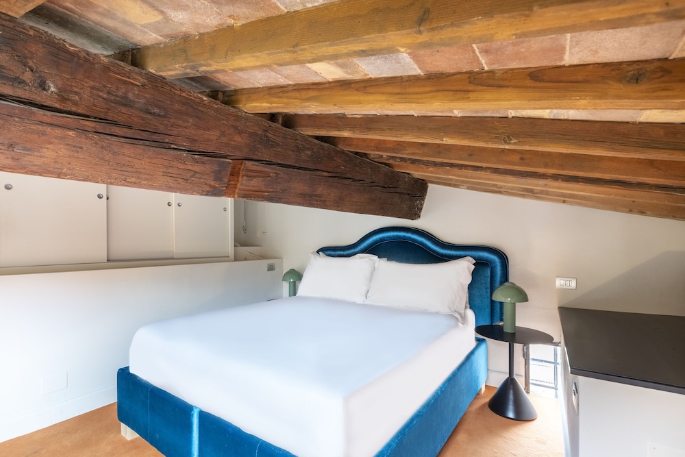 1 Bedroom Apartment - Duplex, No Kitchen photo 1