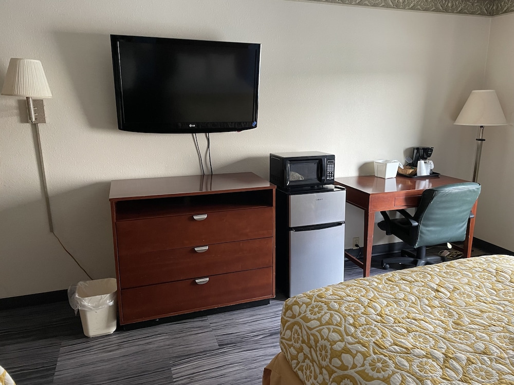 Basic Double or Twin Room - Photo 2
