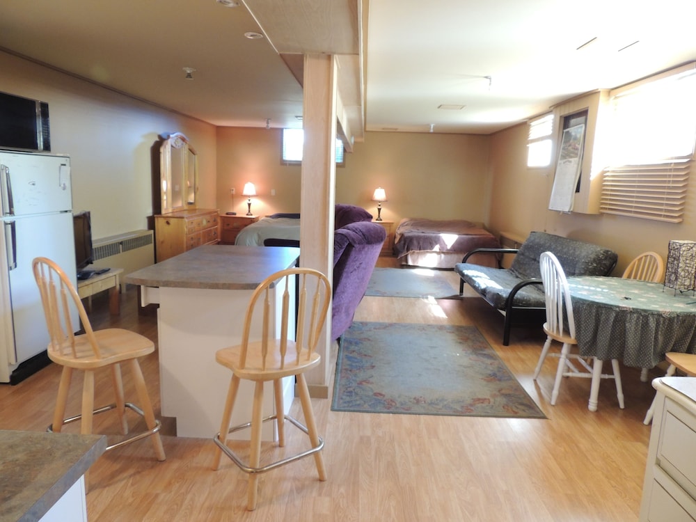 Triple Room, Multiple Beds (Cyr Suite) photo 2
