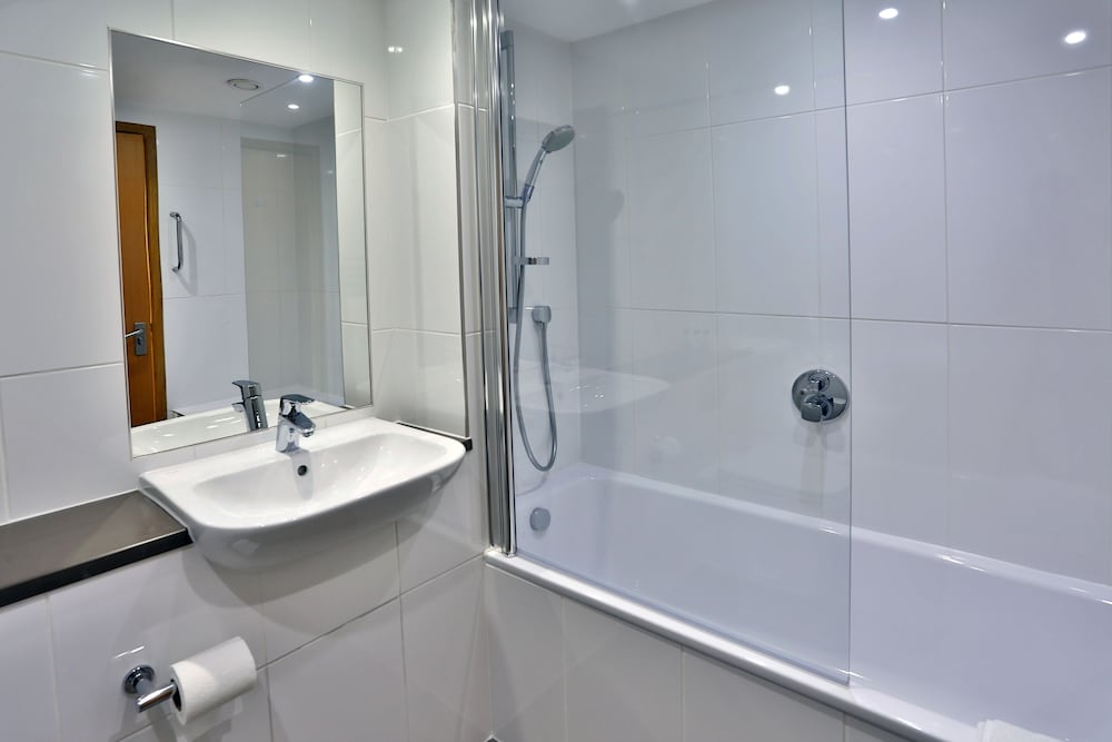 Standard Room, Multiple Beds - Photo 3