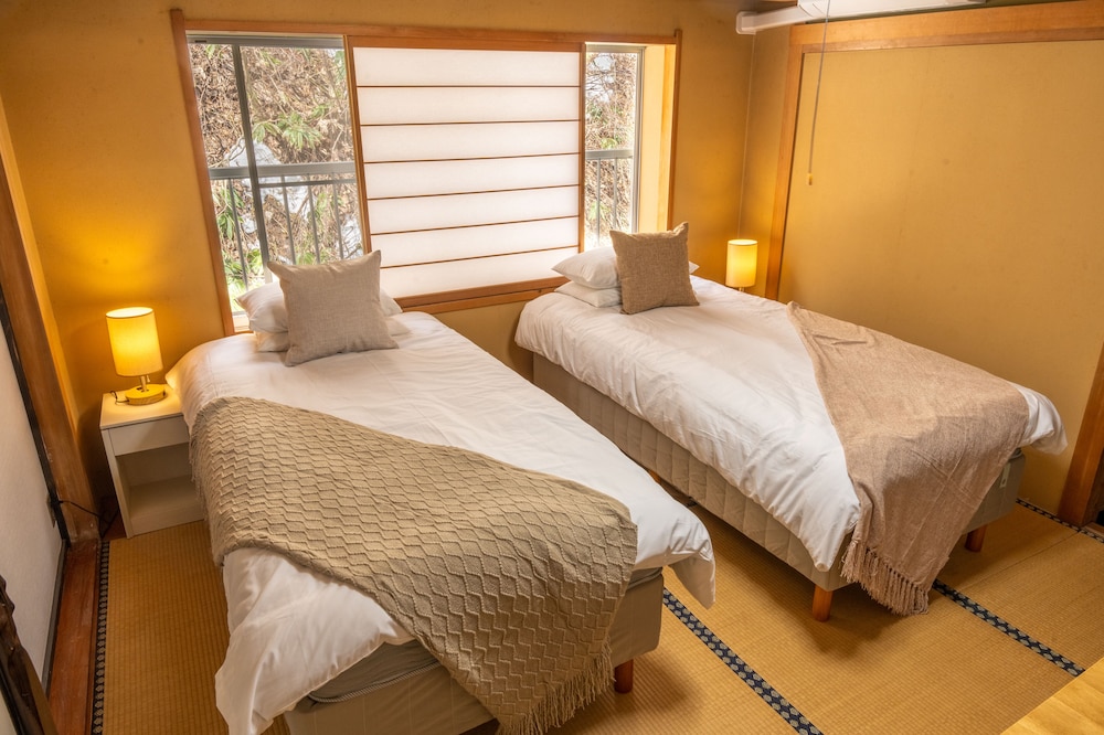 Standard Double or Twin Room, 1 Bedroom, Non Smoking, Mountain View