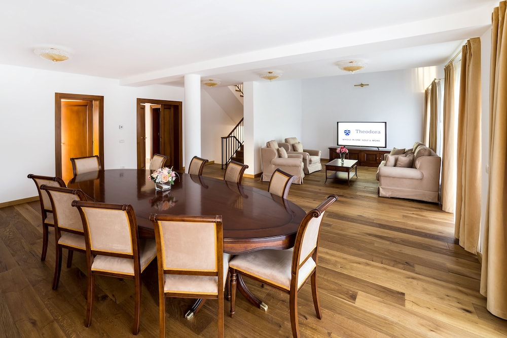 Villa photo 1