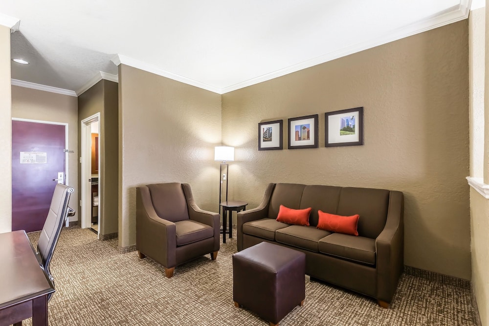 Efficiency, Suite, 1 King Bed, Non Smoking - Photo 6