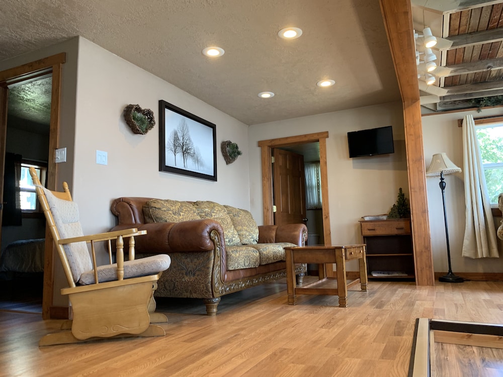 Cottage (2-bed lakeside cottage)