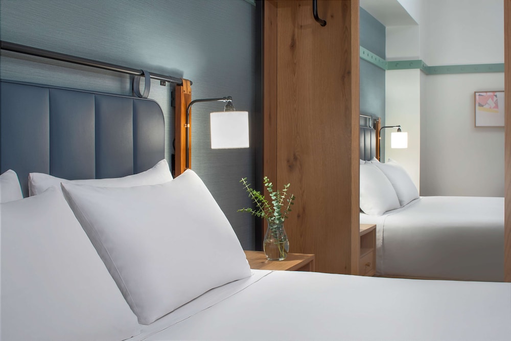 Executive Suite - Photo 7