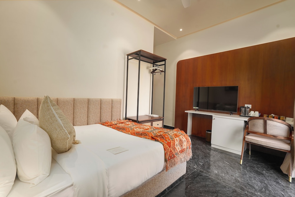 Deluxe Double Room, Garden View