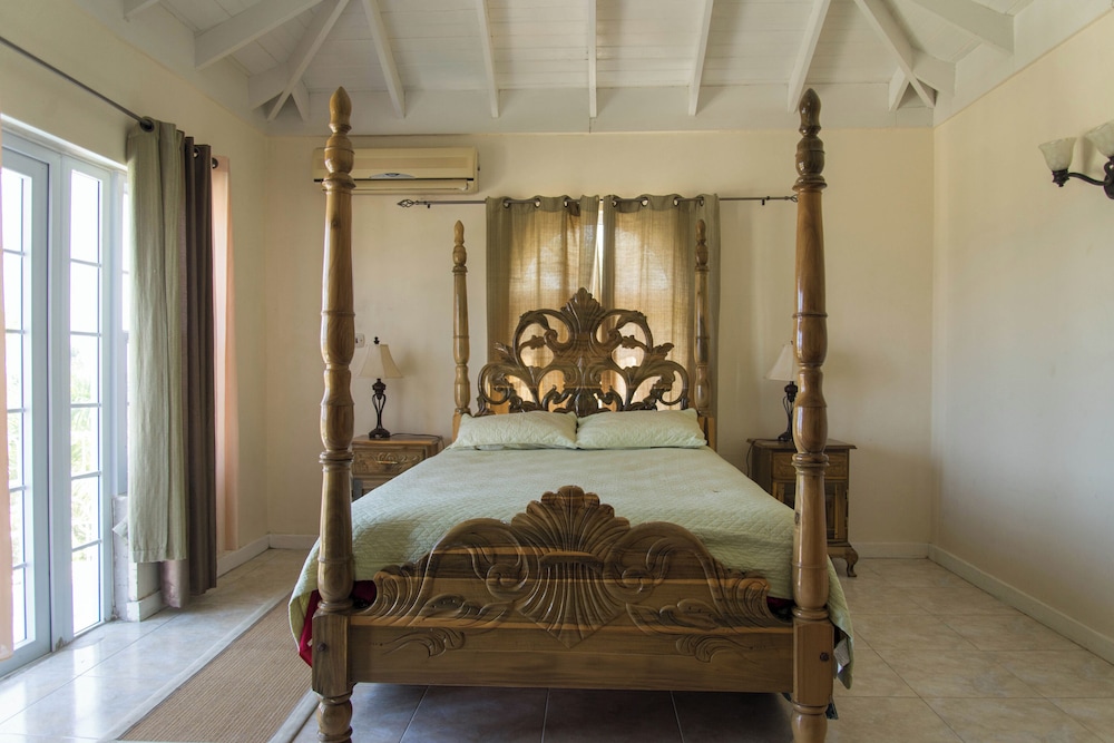 Family House, 5 Bedrooms, Partial Sea View photo 1