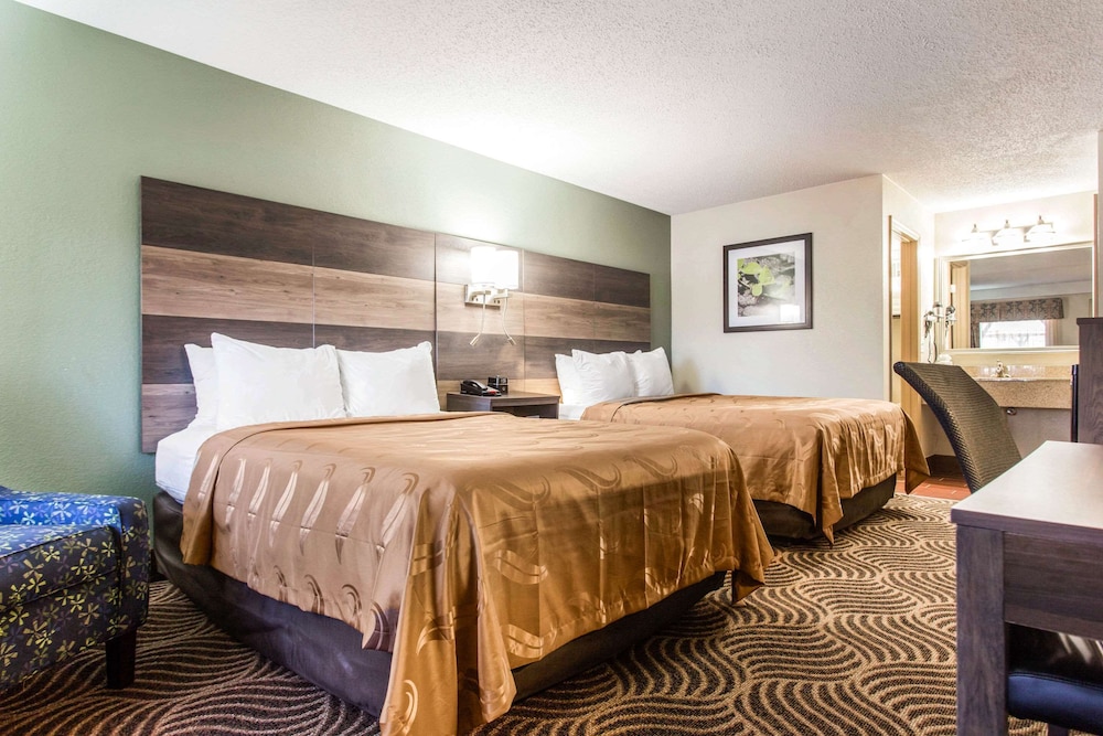 Standard Room, 2 Queen Beds, Non Smoking - Photo 3