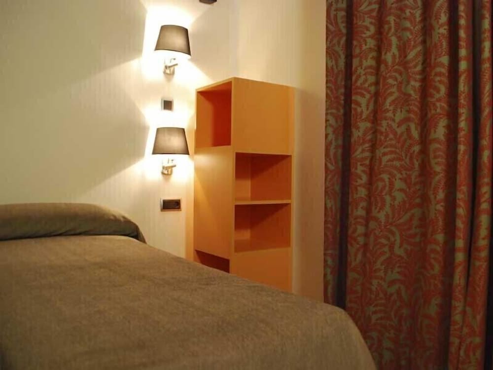 Single Room - Photo 2