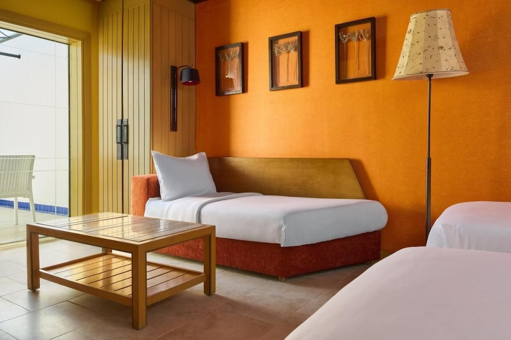 Standard Twin Room, Balcony, Partial Sea View photo 3