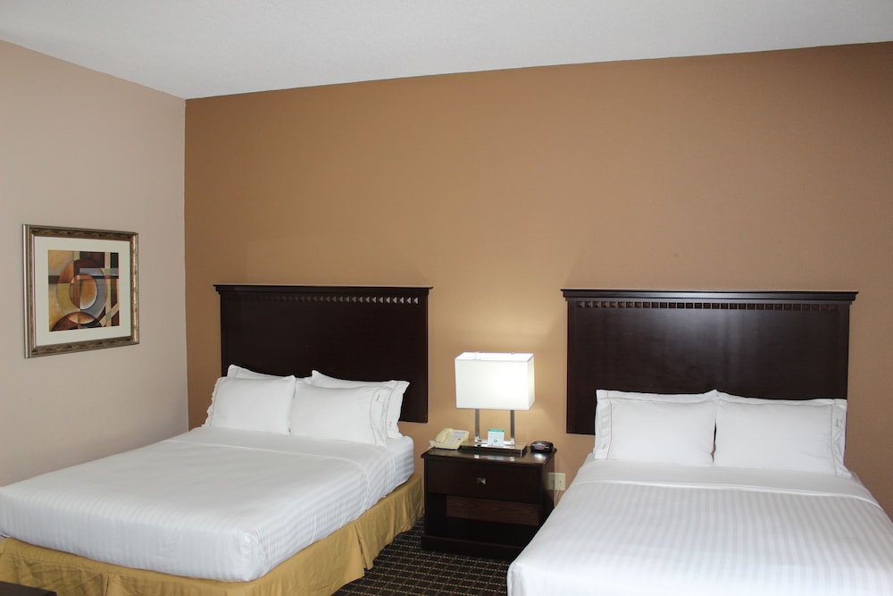 Standard Room, 2 Queen Beds - Photo 2