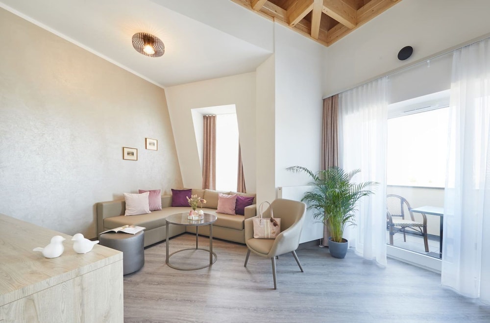 Luxury Suite, 1 King Bed with Sofa bed, Non Smoking, Balcony