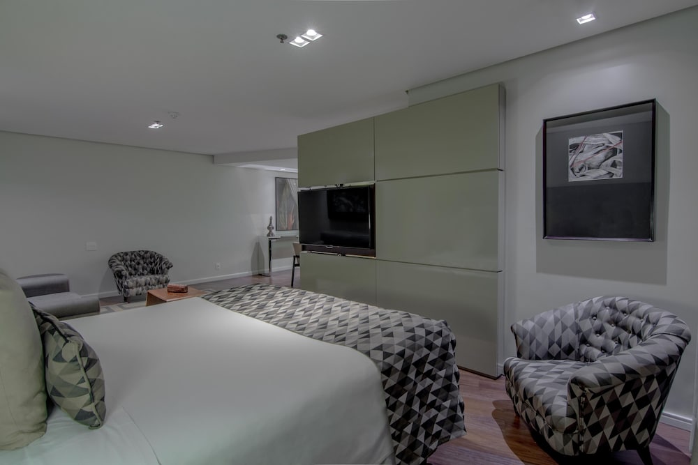 Available room thumbnail 6
