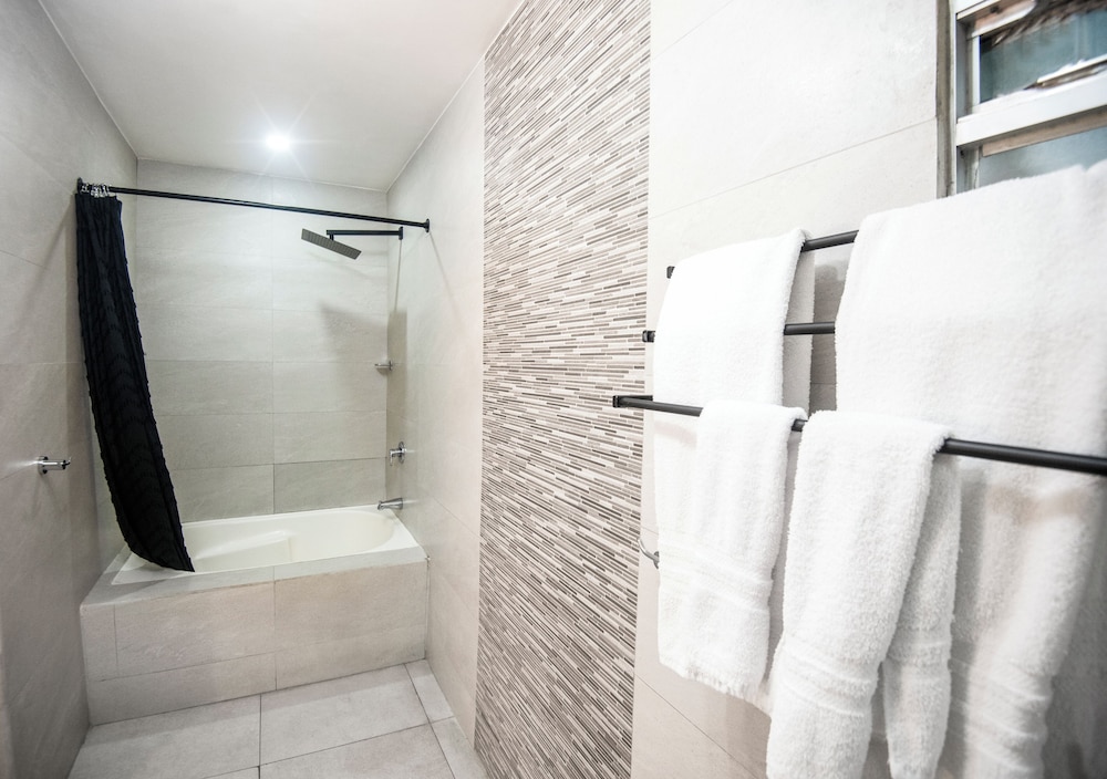 Exclusive Quadruple Room - Photo 2