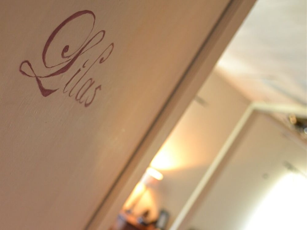 Standard Double Room, Ensuite, City View (Lilas) photo 3