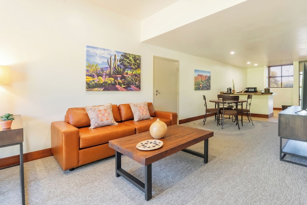 Room, 2 Queen Beds, Mountain View - Photo 6