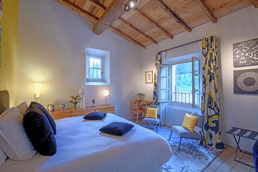 Classic Double Room, Ensuite, Courtyard View (Classique jaune )