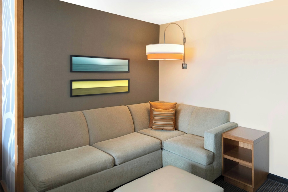Premium Room, 1 King Bed, Marina View (Balcony) photo 3