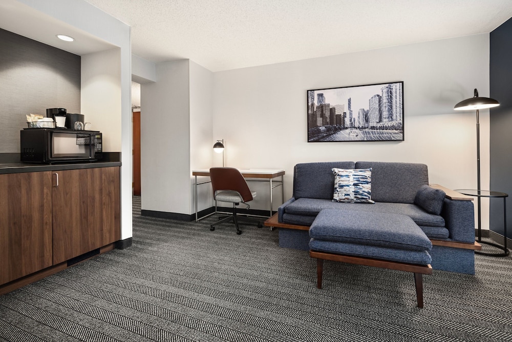 Suite, 1 Bedroom - Photo 14