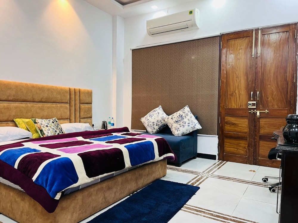 Superior Double Room, City View photo 3