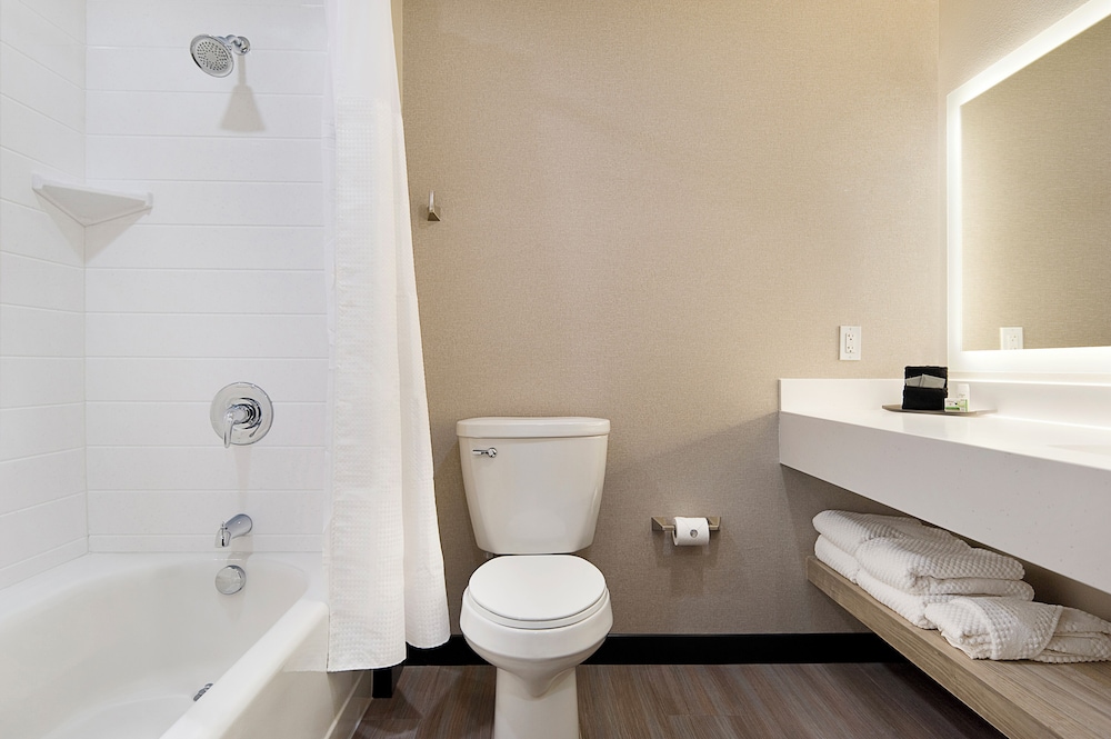 Deluxe Room, 2 Queen Beds (Courtyard) photo 3