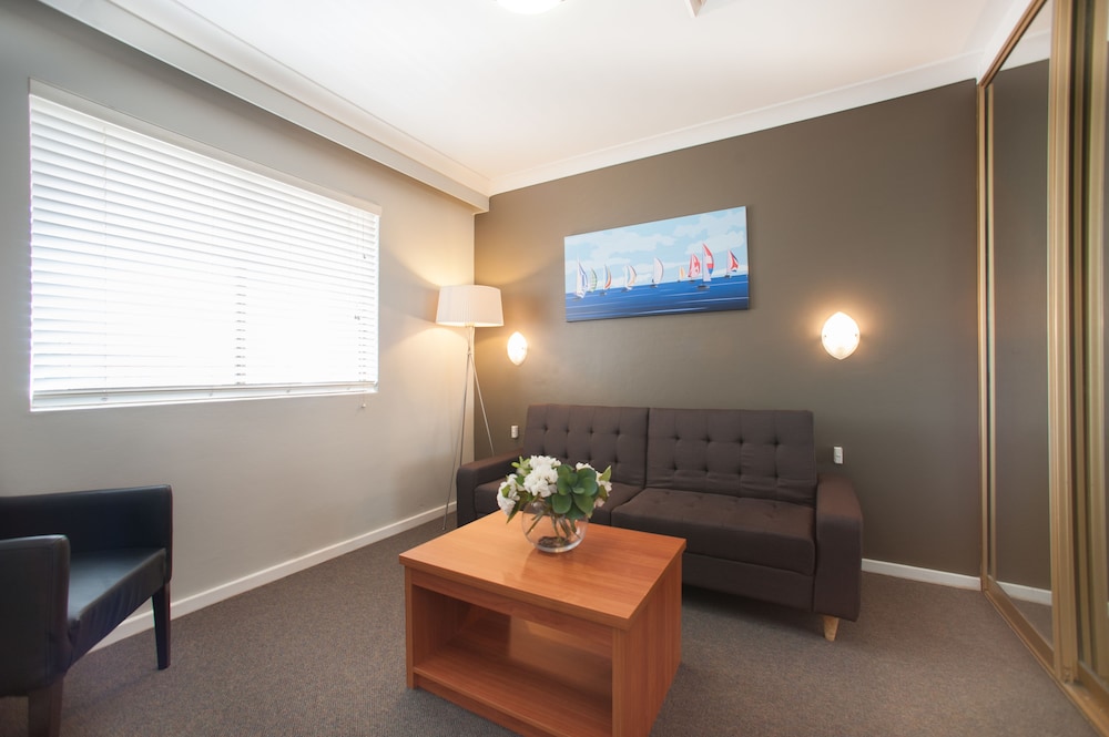 Business Suite, Pool View photo 3