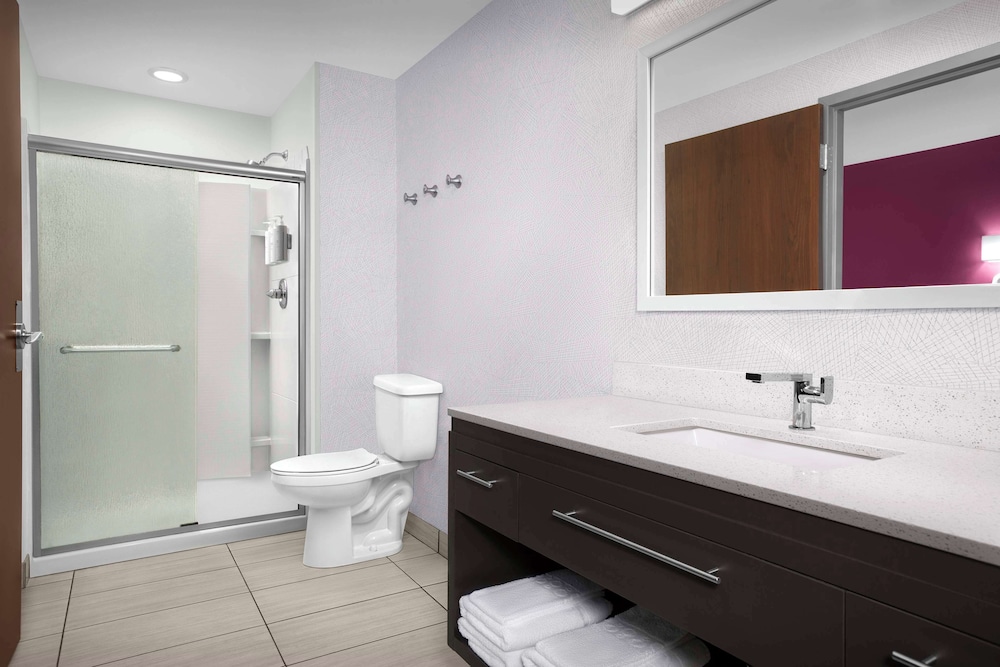 Suite, 1 King Bed, Accessible, Non Smoking (Hearing) photo 3