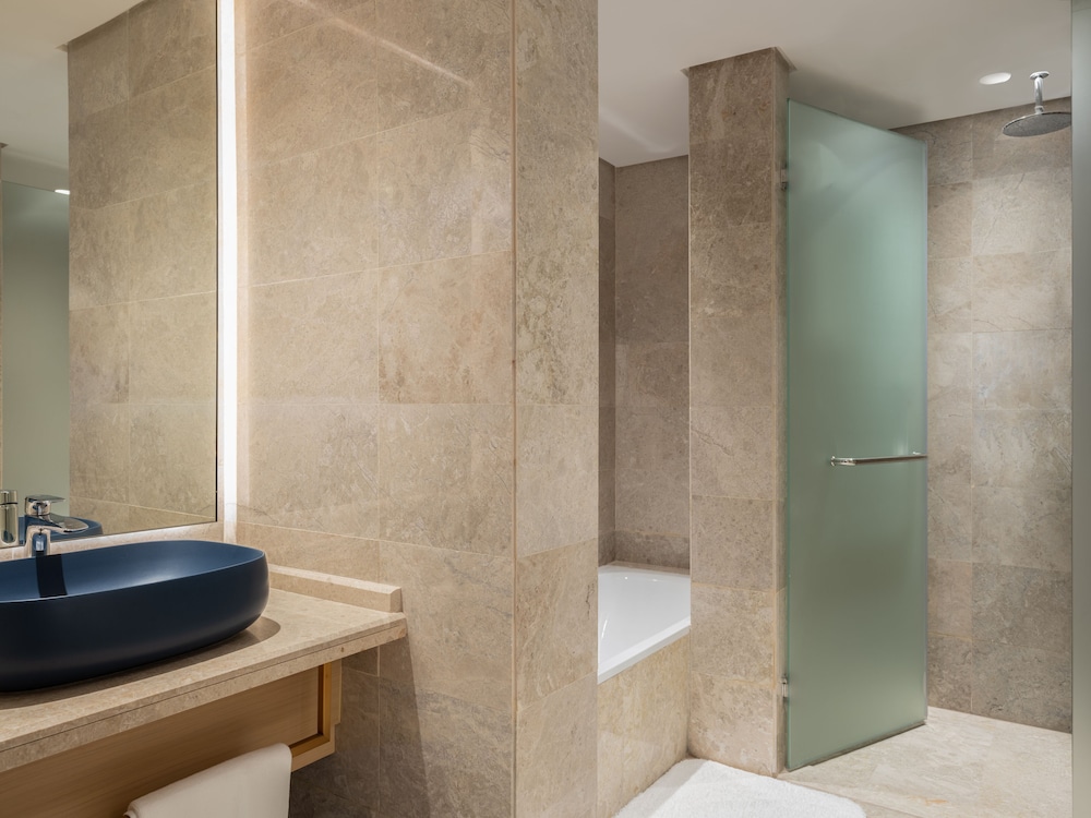 Superior Suite, 1 Bedroom, Pool View - Photo 4