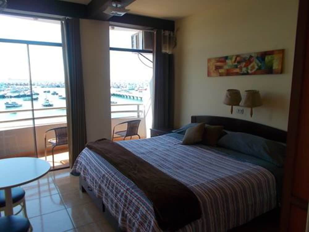 Elite Double Room, 1 King Bed, Balcony, Bay View photo 1
