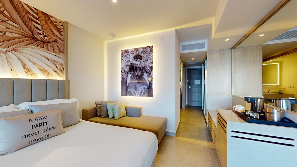 Luxury Junior Suite Beach Front Swim Out Diamond Club