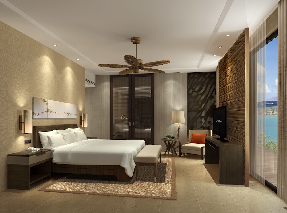 Deluxe Room, 1 King Bed, Garden View photo 2