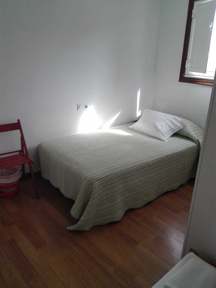 Single Room, 1 Double Bed